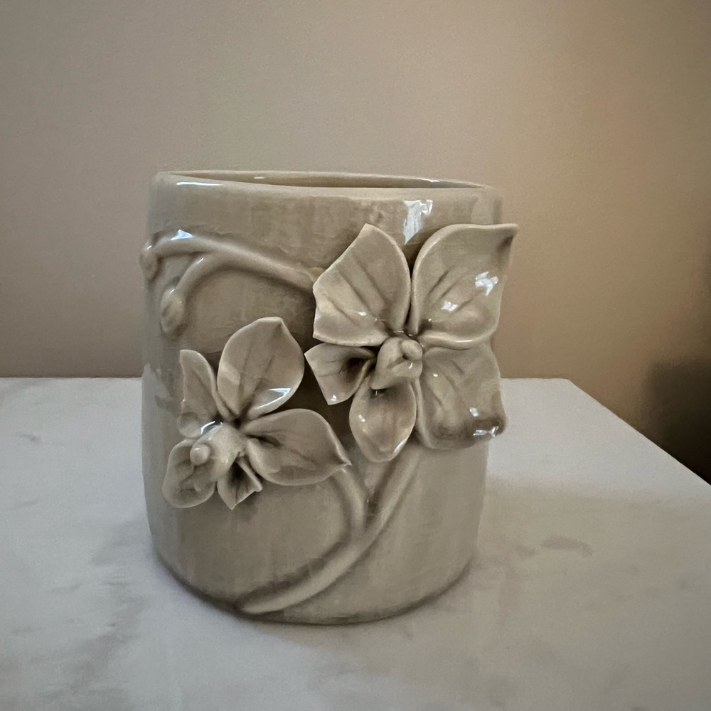 Anthropologie sculpture garden candle long stem roses
